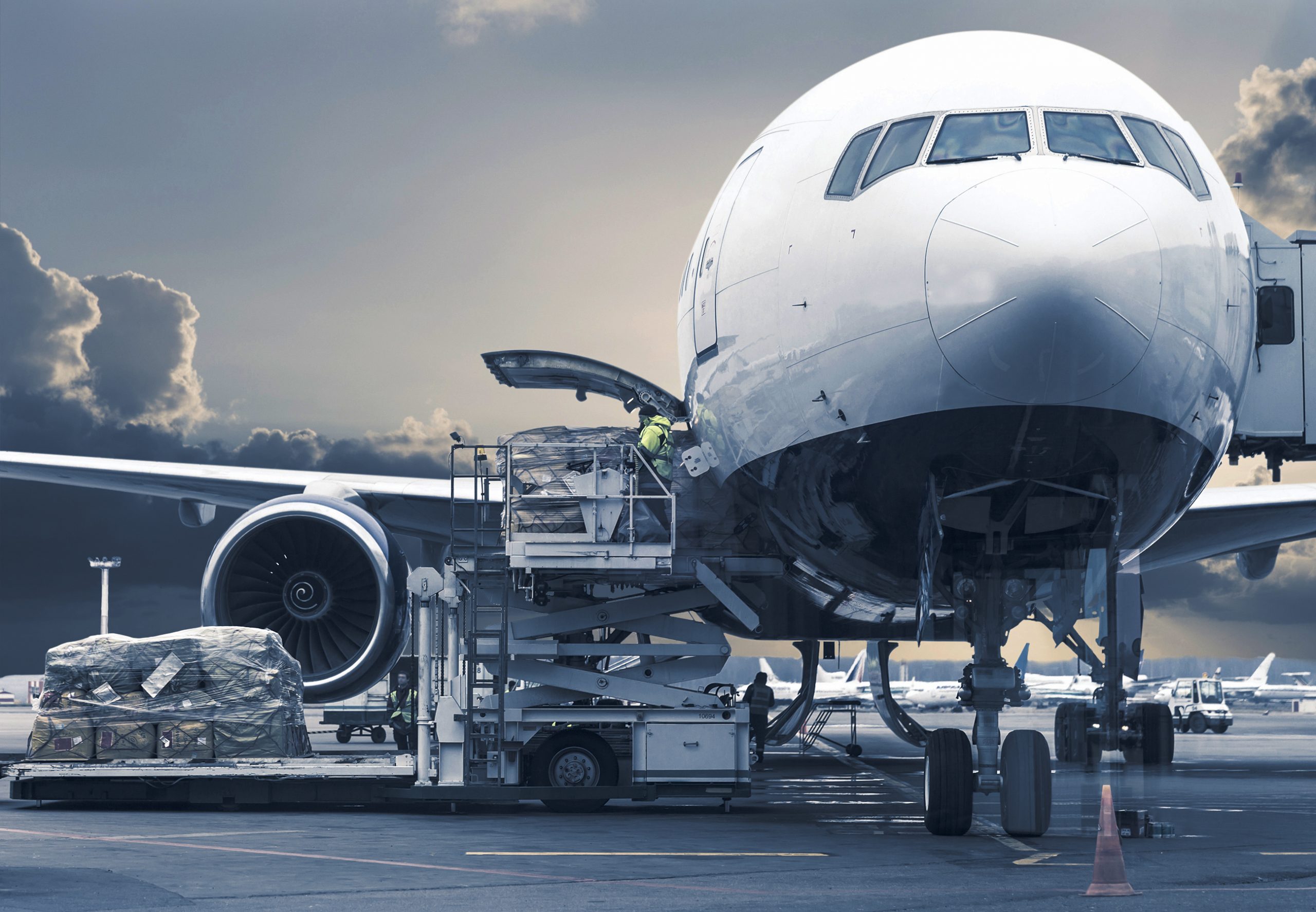 Перевозка грузов воздух. 787 Cargo. Воздушные перевозки грузов. Грузовой самолет. Авиаперевозки грузов.